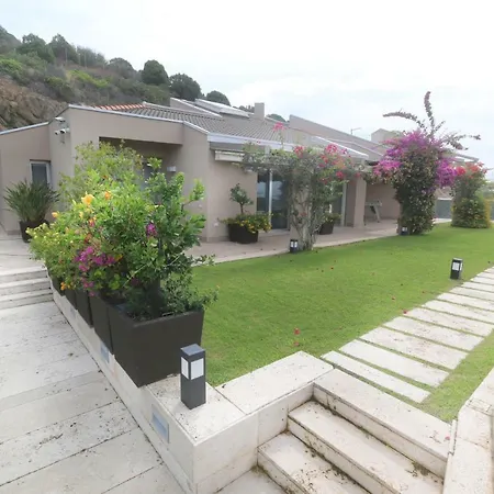 Luxurious Design In With Breathtaking View *